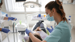 dental hygienist 
